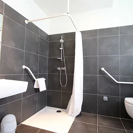 Отель Vol De Nuit Purpan 2*